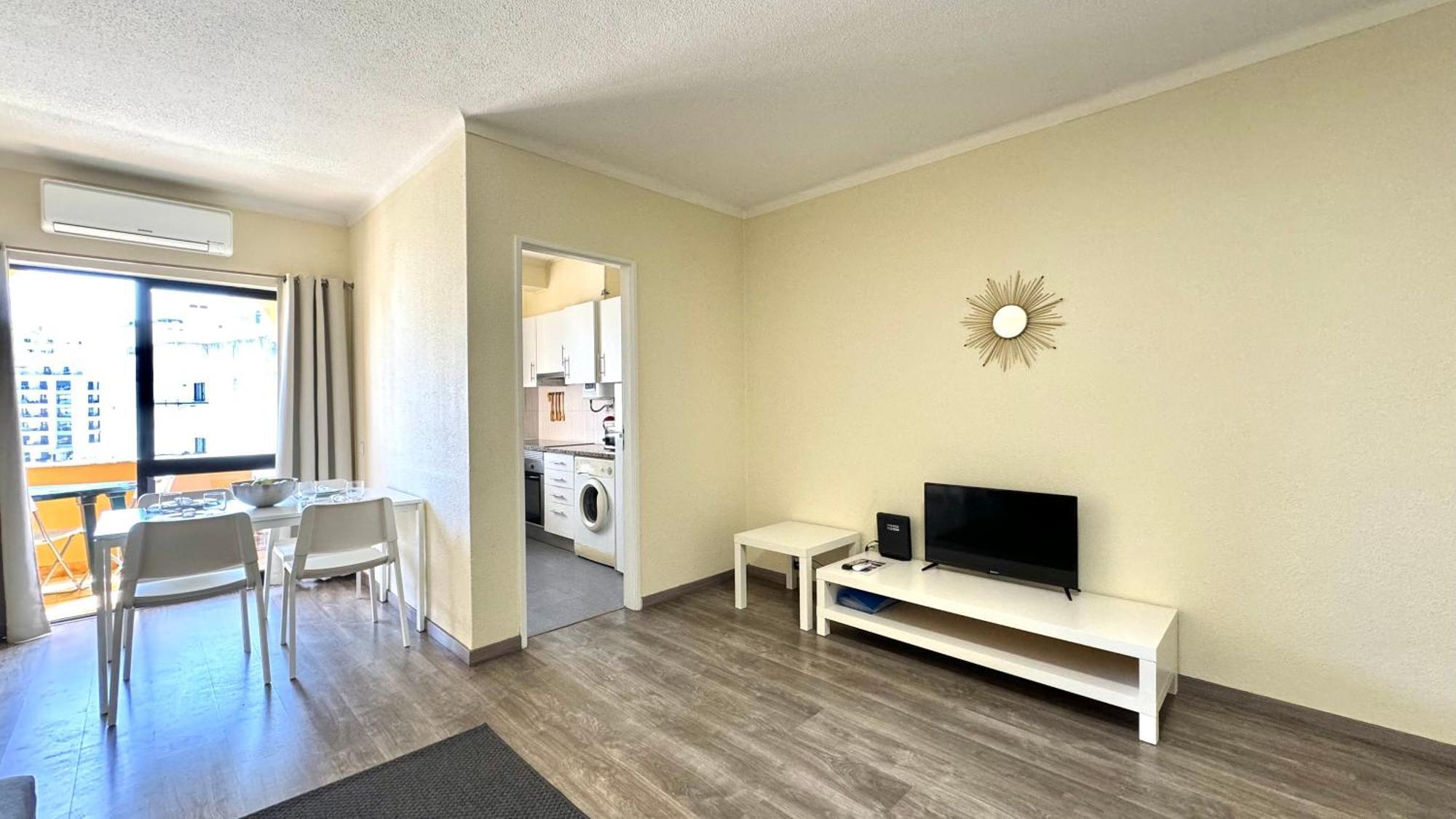Da Rocha, 5-f, Charming With Air Conditioning - Patio Da Rocha By Ig * Portimao